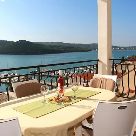 Apartments Maria Tisno Exterior photo