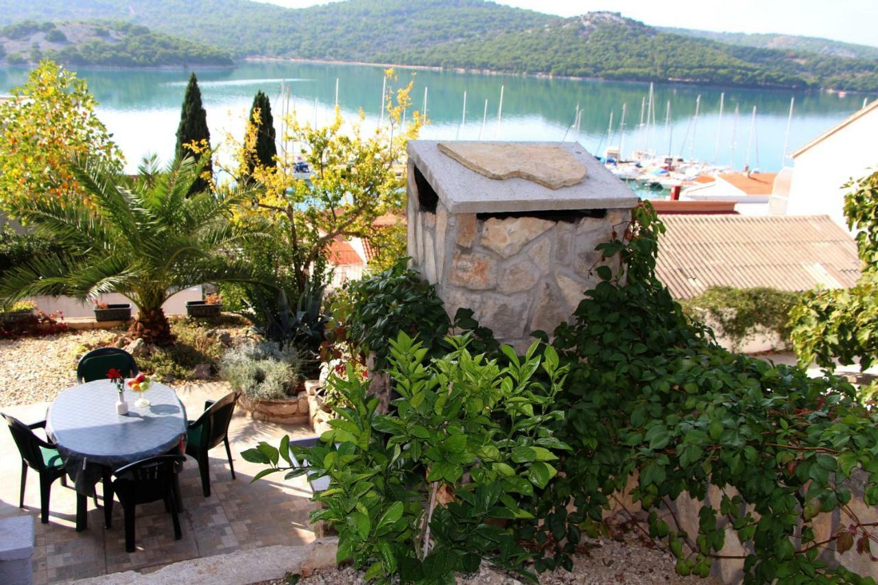 Maria Apartment Tisno